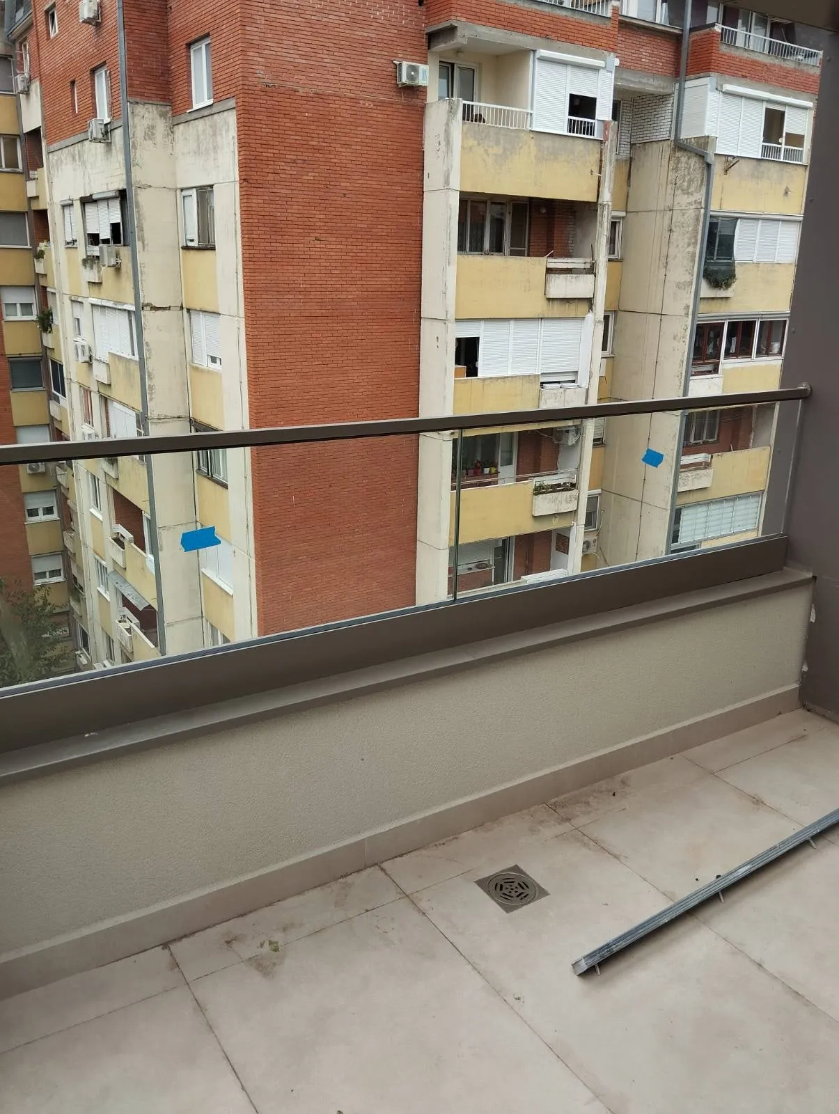 Staklene ograde za terase, stepenice i balkone — primer 17
